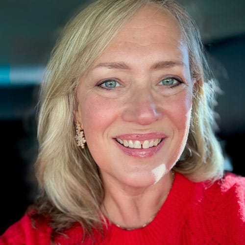 sarah-hales-bio-photo